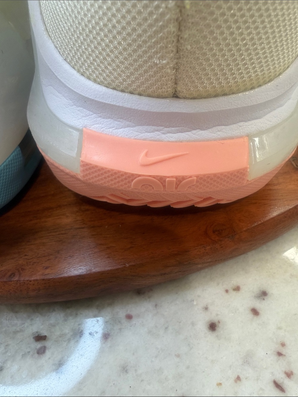 LeBron witness 6 Easter Sneakers - Picture 11 of 16